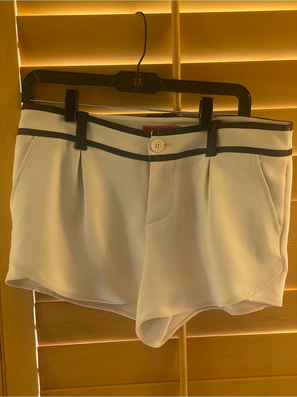 Alice + Olivia Crepe Shorts with Black Leather Trim Sz 8